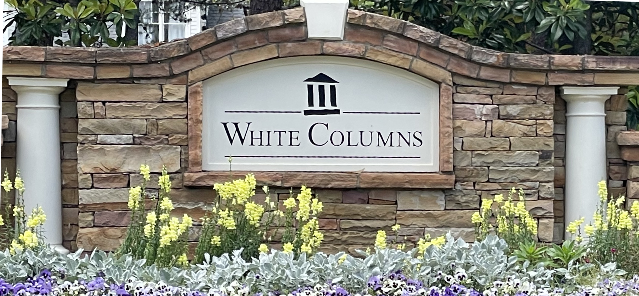 White_Columns_Sign White Columns Country Club